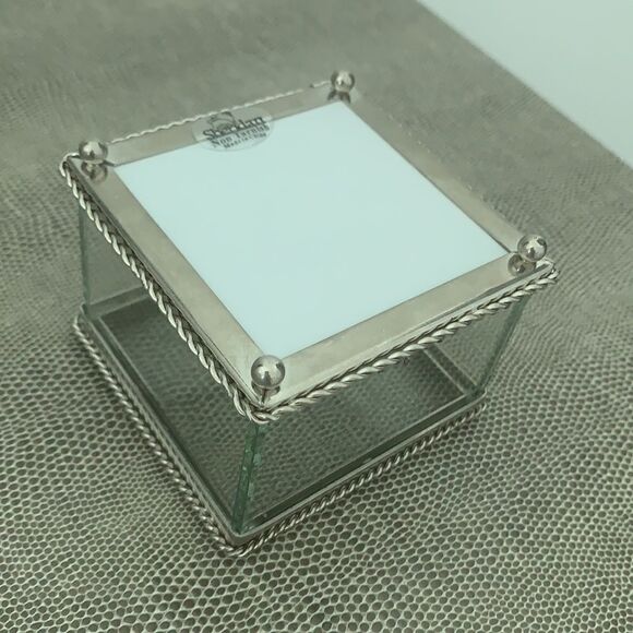✨New, J Initial Small Glass Mirrored jewelry box - Picture 5 of 7
